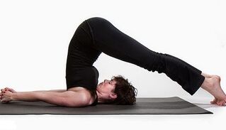 Postura de yoga para bajar de peso abdominal