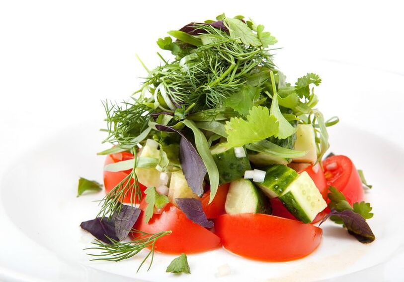 Ensalada de verduras para dieta hipoalergénica. 