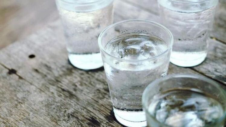 Cuando use diuréticos para perder peso, debe beber mucha agua. 